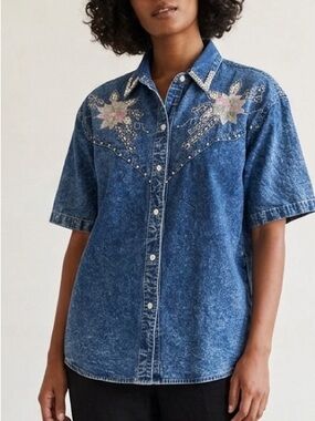 Vintage Blue Embroidered Short Sleeve Top Denim Shirt Women’s Size Medium